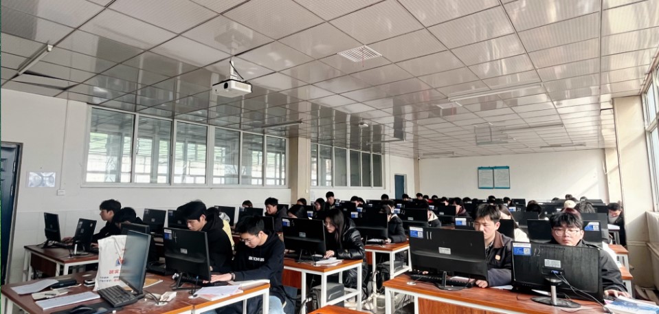 網(wǎng)絡(luò)開發(fā)實訓(xùn)室.jpg